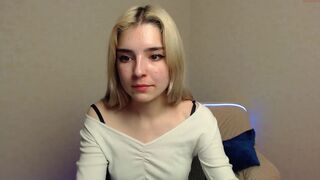 sofiblang chaturbate cute curvy dancing striptease