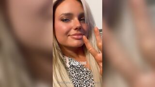 xxxvanessaxxx onlyfans  privat with orgasm