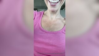 No Face Mom aka nofacemom77 onlyfans Busty slut caresses shaved cunt