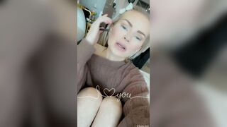 LaynaBoo aka Layna Boo aka laynaaboo onlyfans Crazy bitch fucks herself with fingers