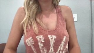 texas_blonde chaturbate Putana fingers her pussy